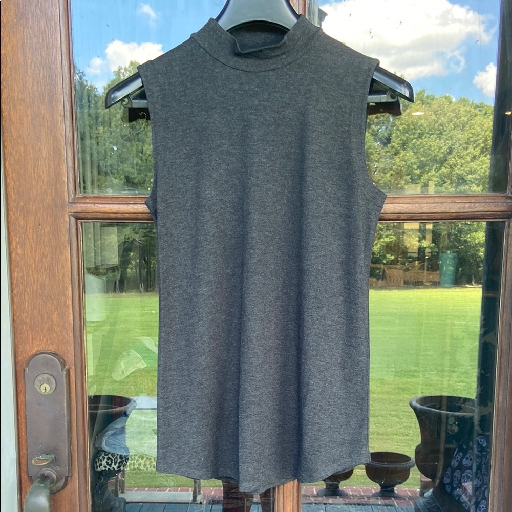 EILEEN‎ FISHER mock neck sleeveless shirt / tank. Size XS/TP